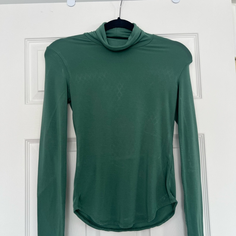 Aritzia Babaton Forest Green Long Sleeve Turtleneck Top size S